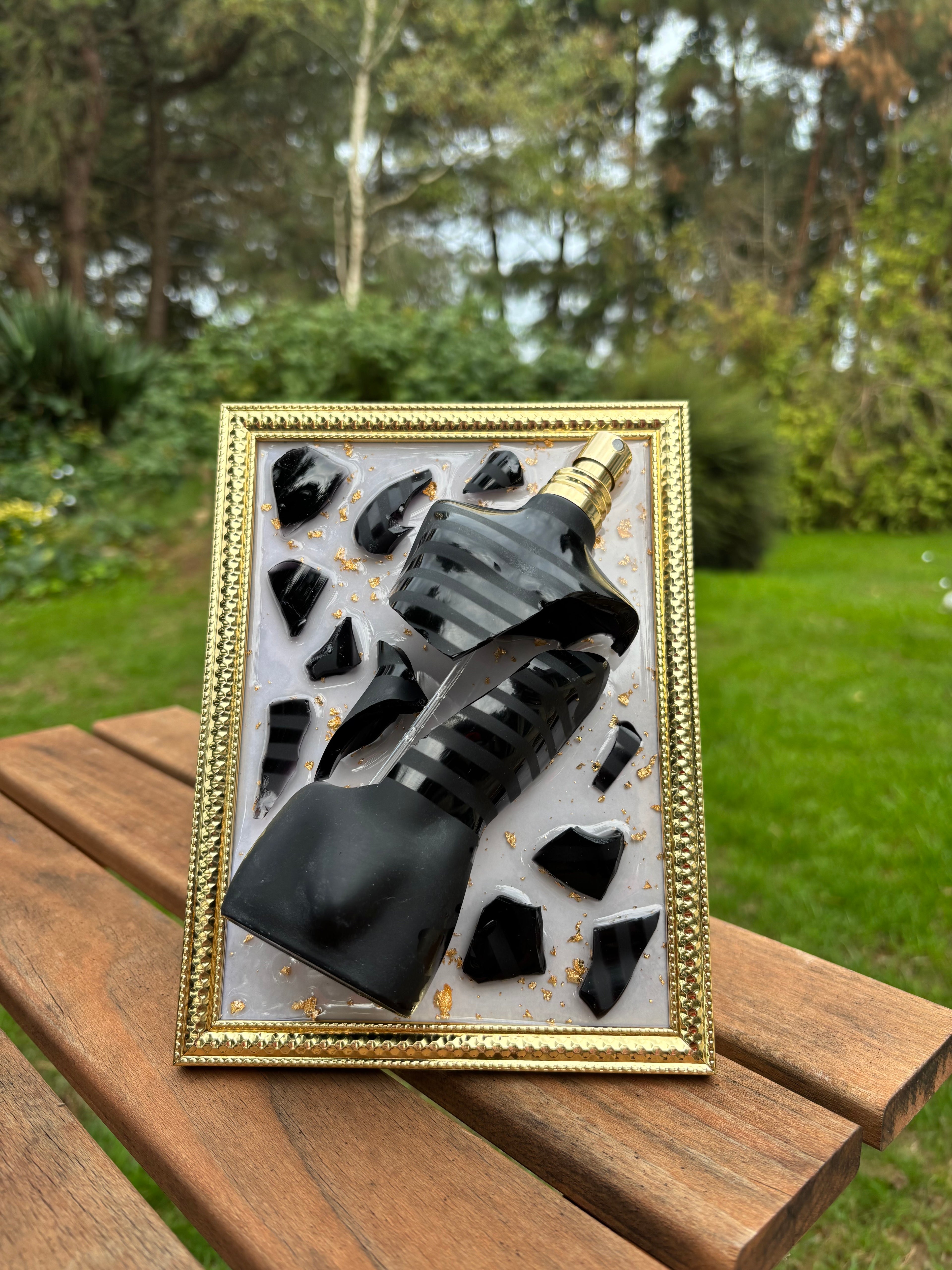 Cadre artistique - Flacon Jean Paul Gaultier noir