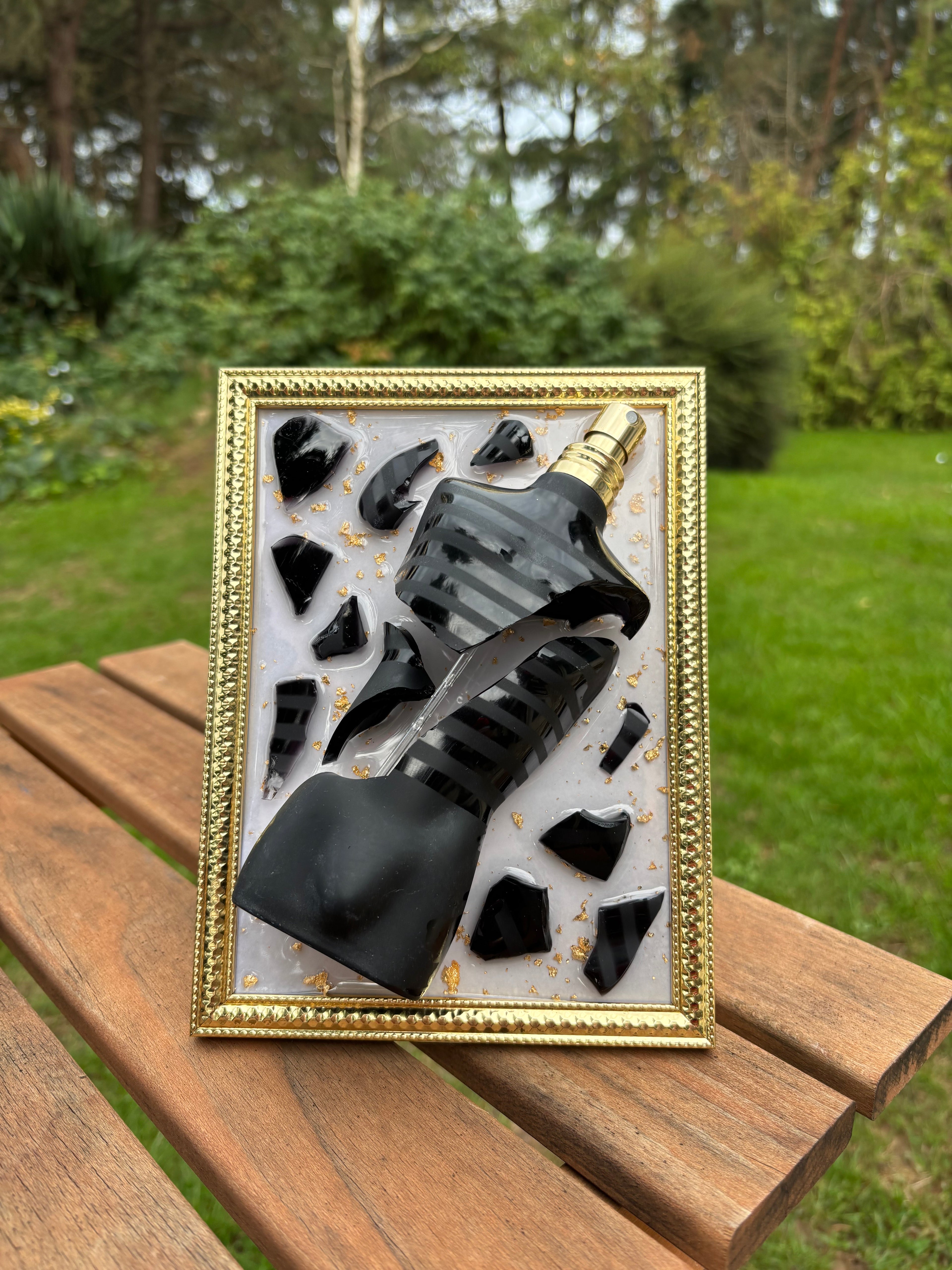 Cadre artistique - Flacon Jean Paul Gaultier noir