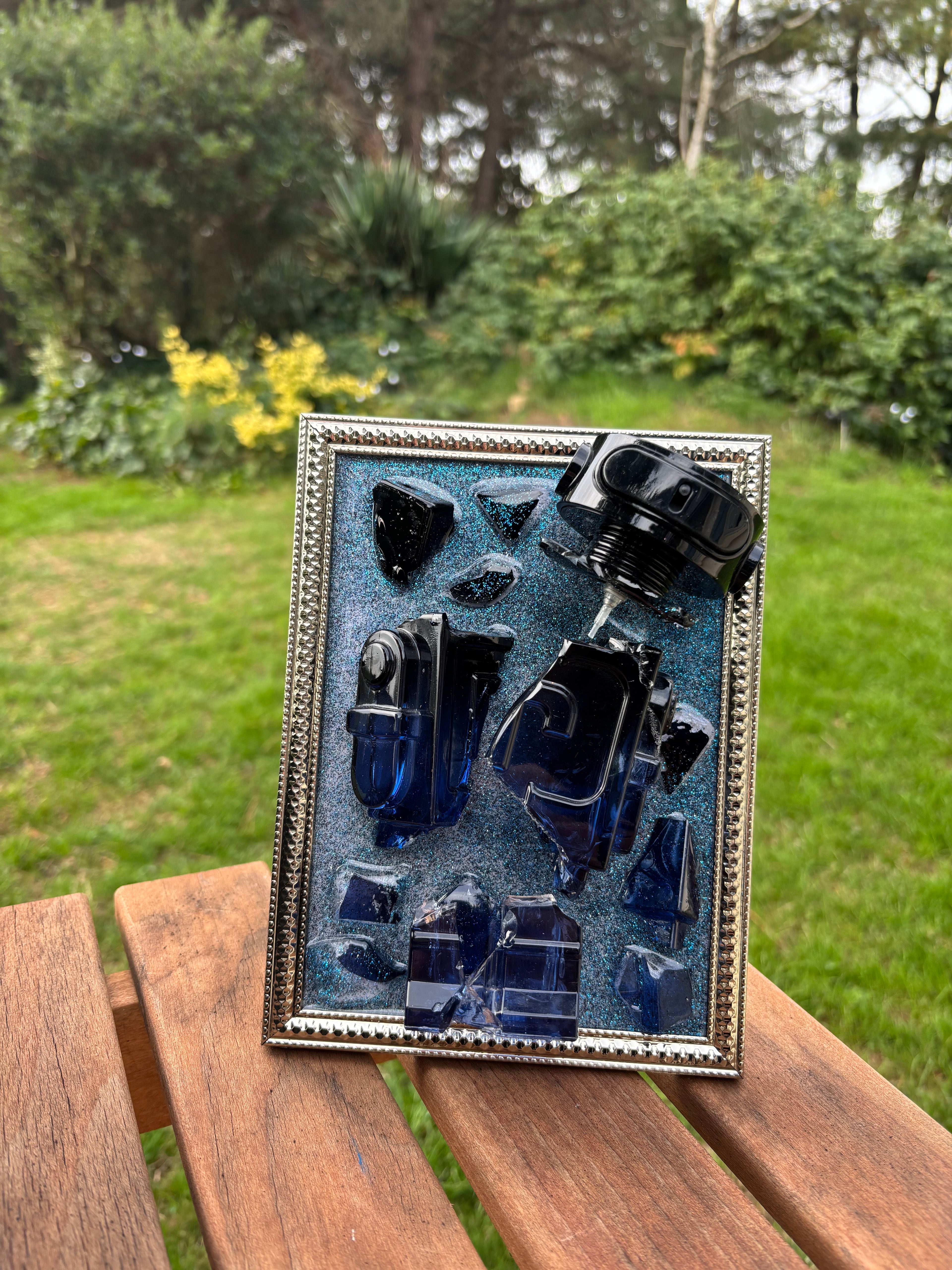 Cadre artistique Phantom – Éclats du parfum robot Paco Rabanne