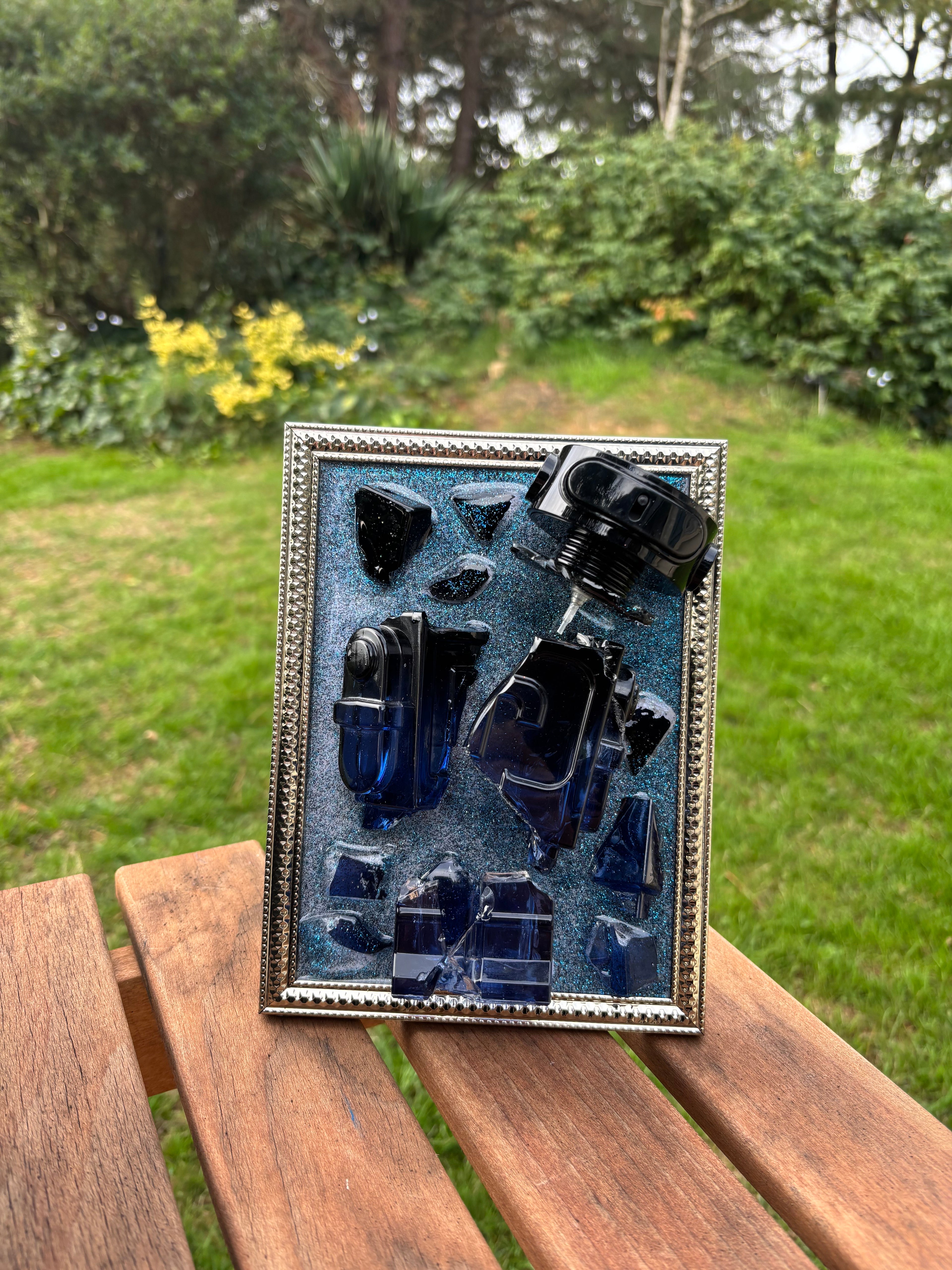 Cadre artistique Phantom – Éclats du parfum robot Paco Rabanne