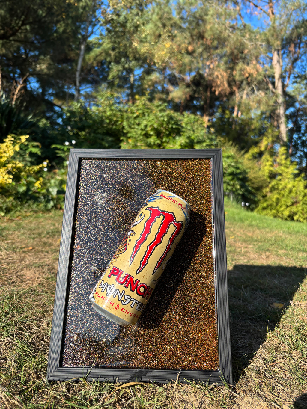 Cadre Monster punch - Résine pailletée et dorée